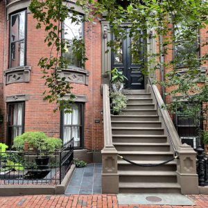 Clarendon-Square-ext