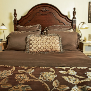 Gingerbread-house-montreal-bedroom