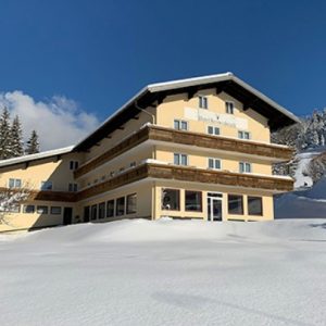 Hotel-Kronenhirsch-austria-winter