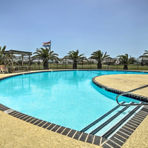 Sand-crab-cabin-pool