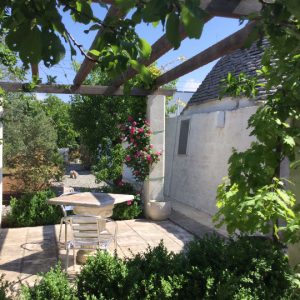 Trulli-Country-Farmhouse-terrace
