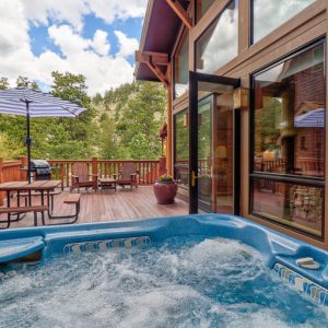 Castle-mtn-lodge-etses-park-colorado-deck-spa1