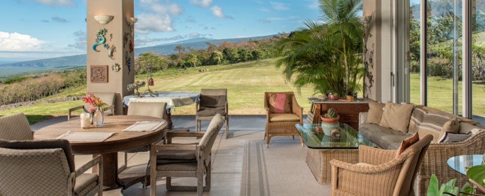 Horizon-Guest-House-Kona-Coast-outdoor-seating