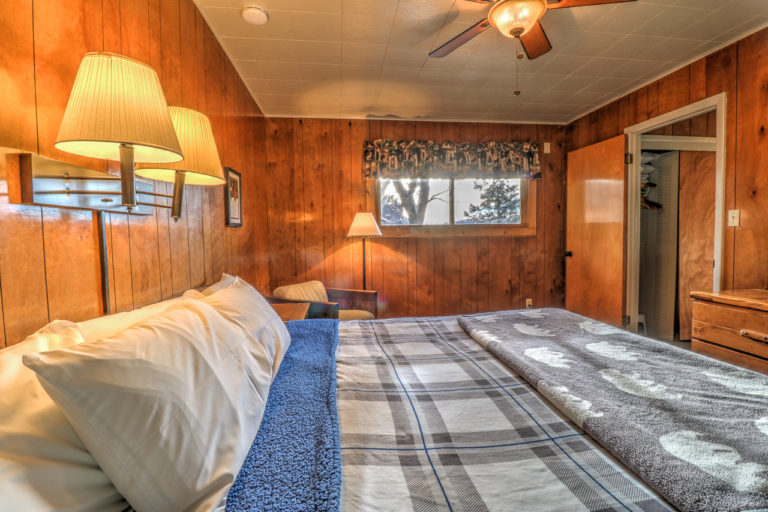 McGregor-mountain-lodge-rocky-mountain-bedroom-1