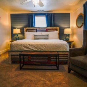 blue-ridge-inn-bedroom-king